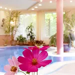 Pod Lipami Otel
